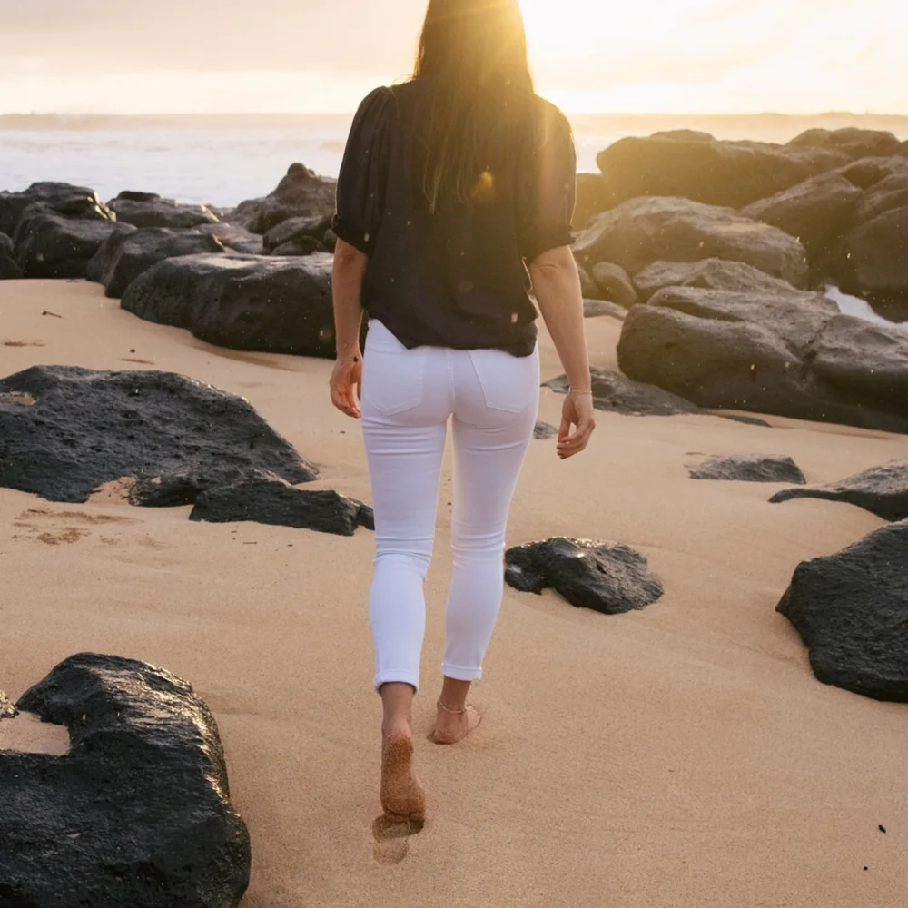 Women's Revtown High-Rise White Skinny Jeans (Size 34R/US Size 14) FLAWLESS! - Picture 12 of 16